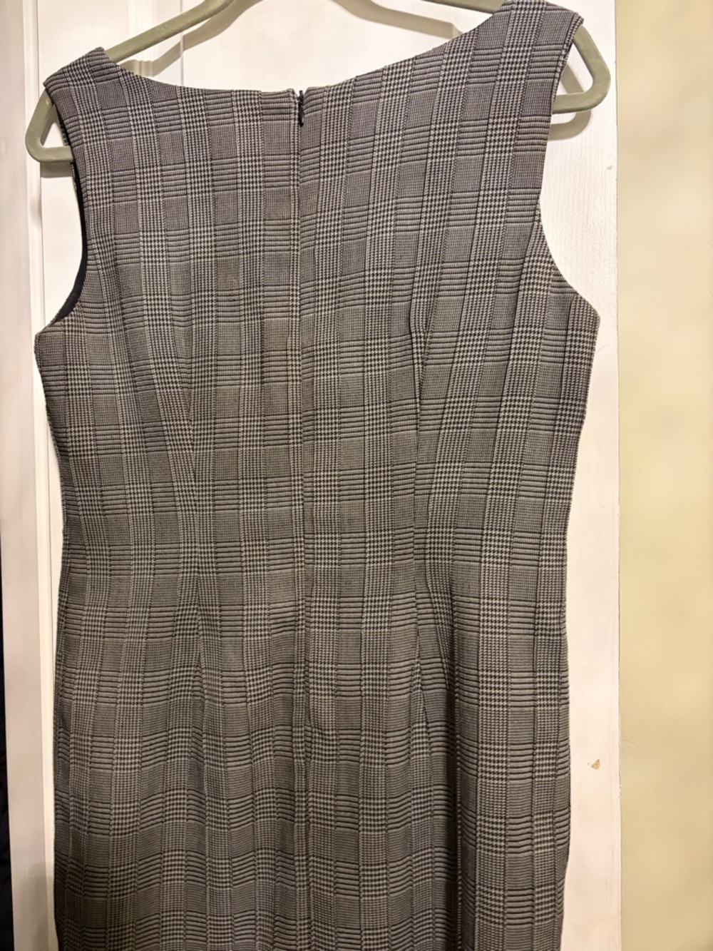 Classic Grey Plaid Sleeveless Sheath Dress